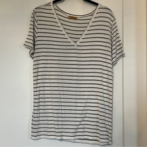 Piko 1988- white/grey strip v-neck tee